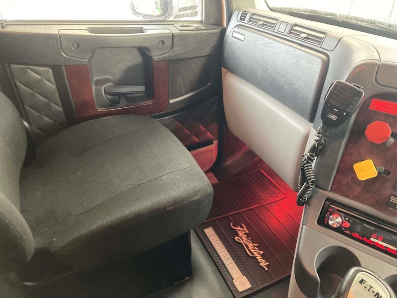 freightliner coronado 890824 031