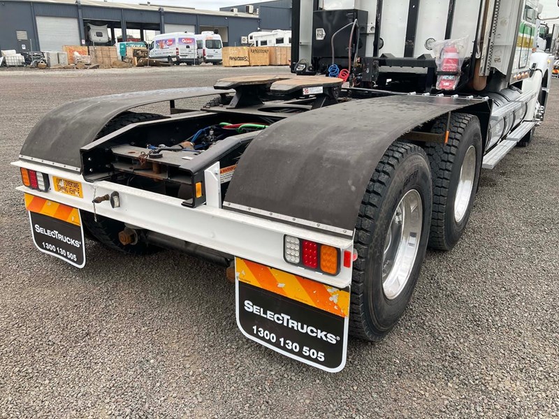 freightliner coronado 890824 007