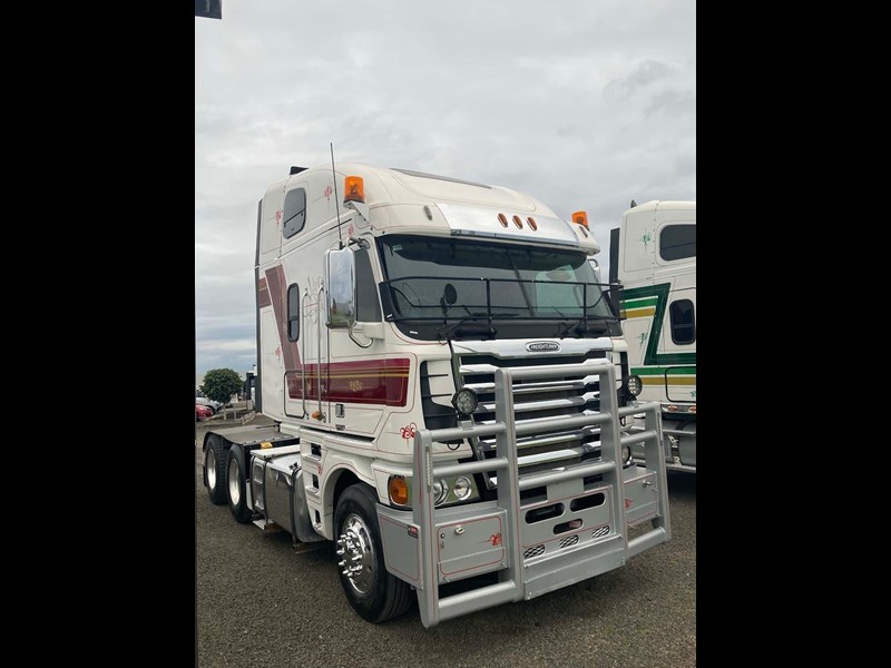 freightliner argosy 890823 037