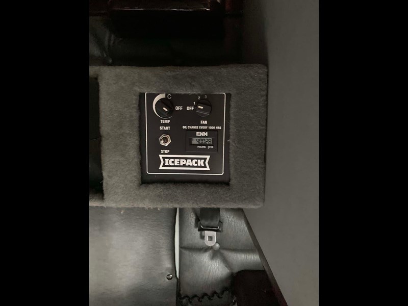 freightliner argosy 890823 039