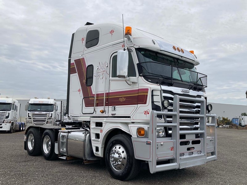 freightliner argosy 890823 001