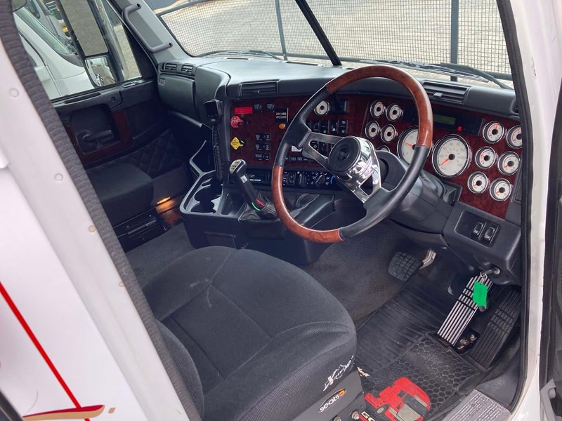 freightliner argosy 890823 009