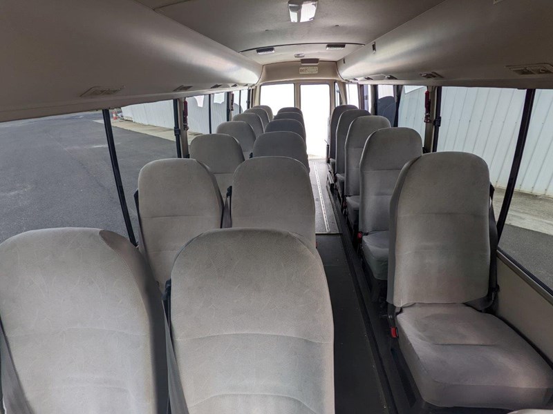 mitsubishi deluxe automatic wheelchair bus 891823 017