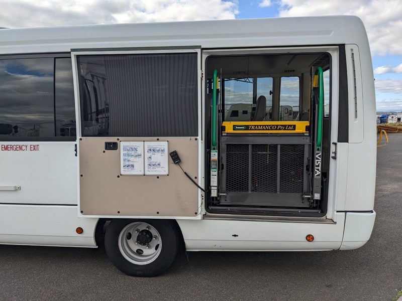 mitsubishi deluxe automatic wheelchair bus 891823 005
