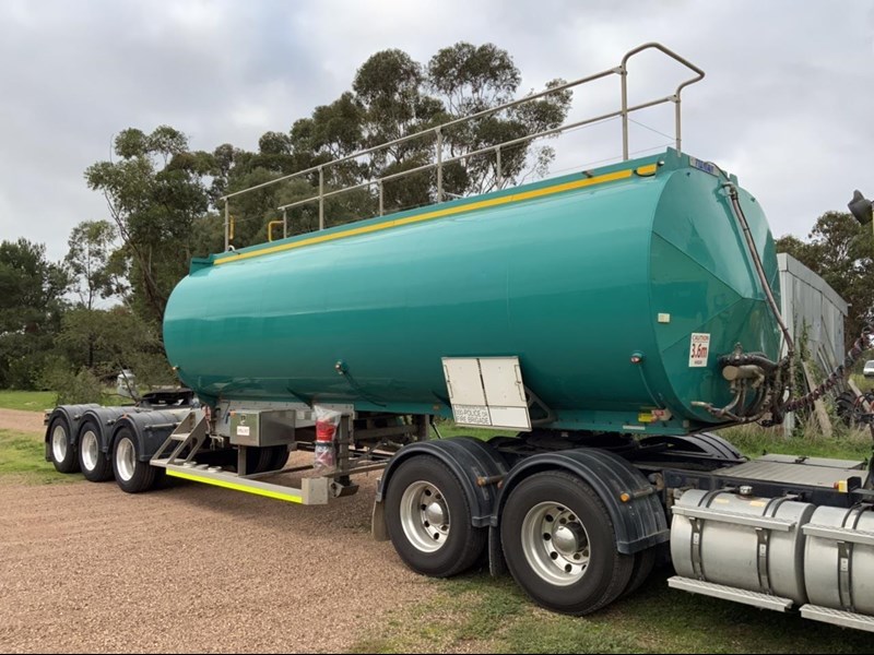 tieman triaxle insulated a fuel tanker 891908 007