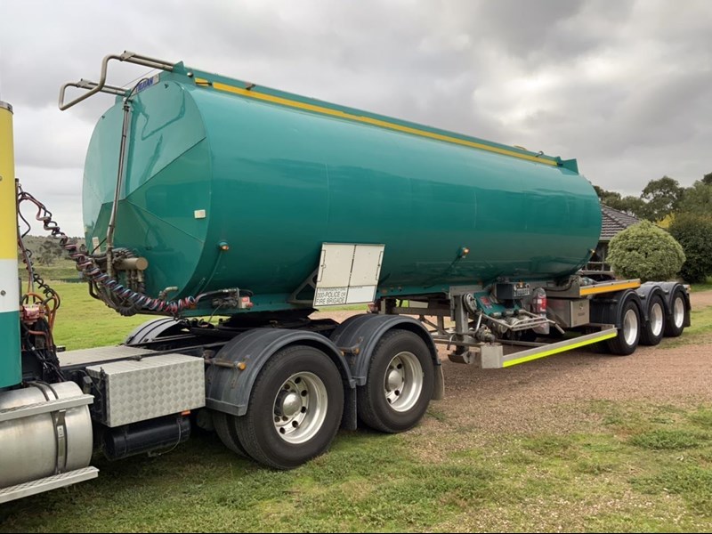 tieman triaxle insulated a fuel tanker 891908 009