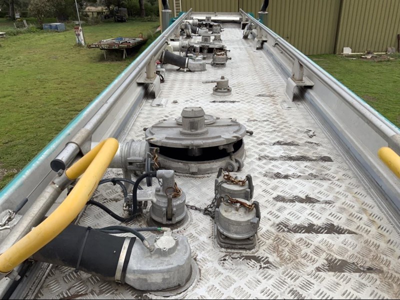 tieman triaxle insulated a fuel tanker 891908 027
