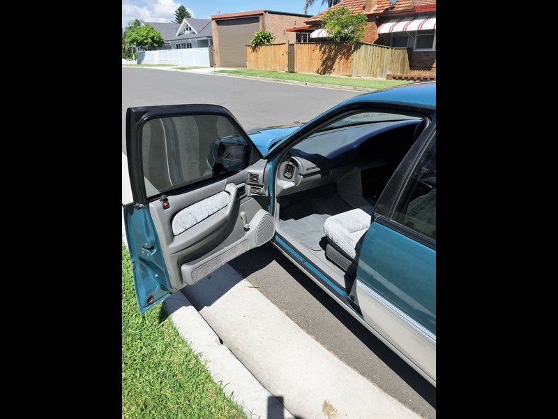 holden executive 891945 019