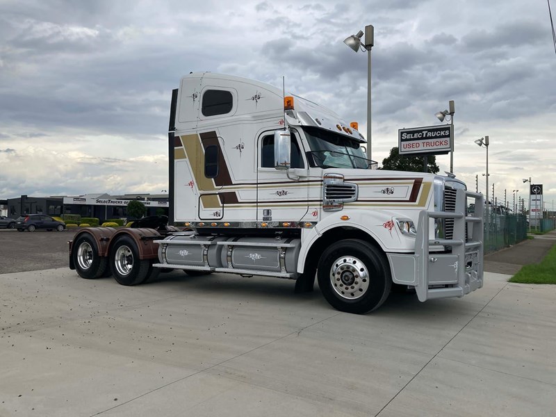 freightliner coronado 883071 015