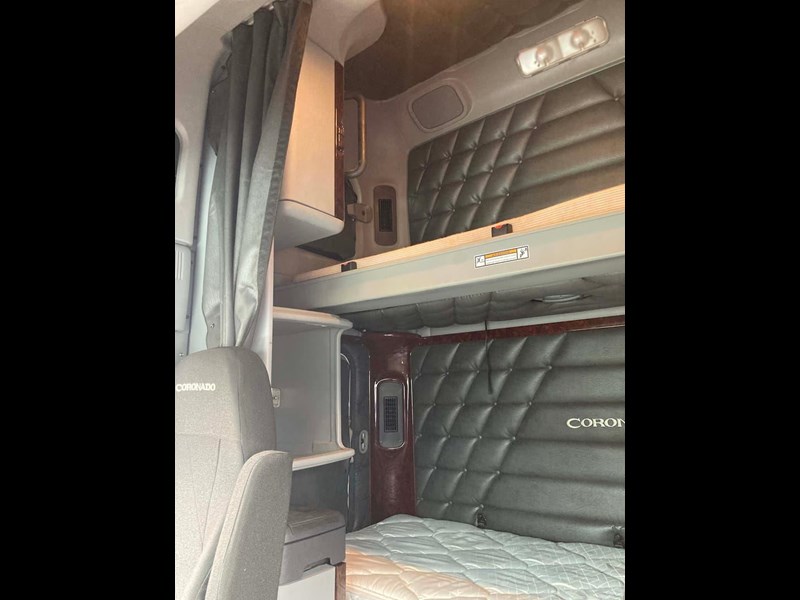 freightliner coronado 883071 025