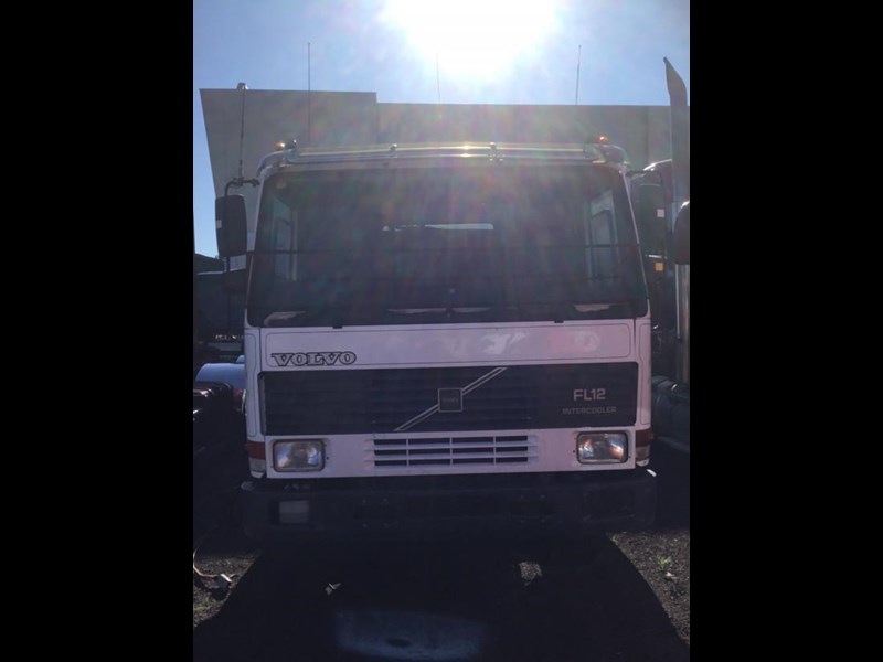volvo f12 892003 003