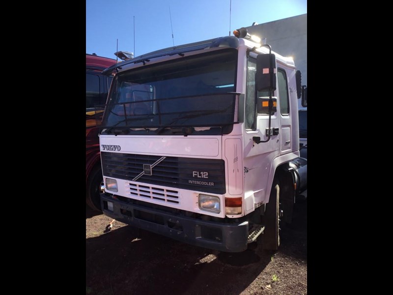volvo f12 892003 011