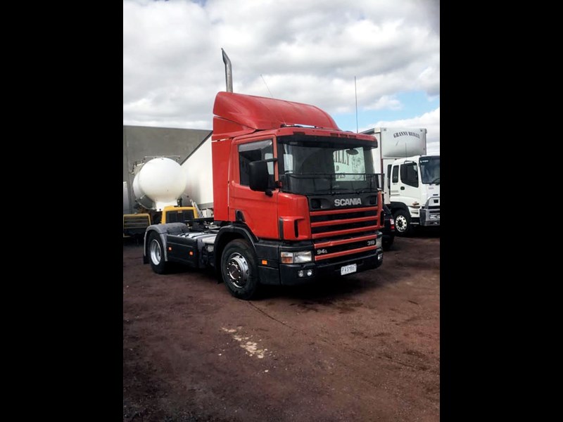 scania 94d 892002 001