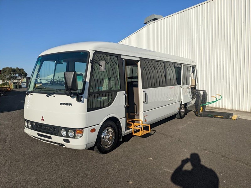 mitsubishi rosa 19 seater wheelchair bus 856858 011