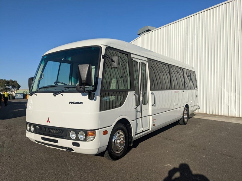 mitsubishi rosa 19 seater wheelchair bus 856858 033
