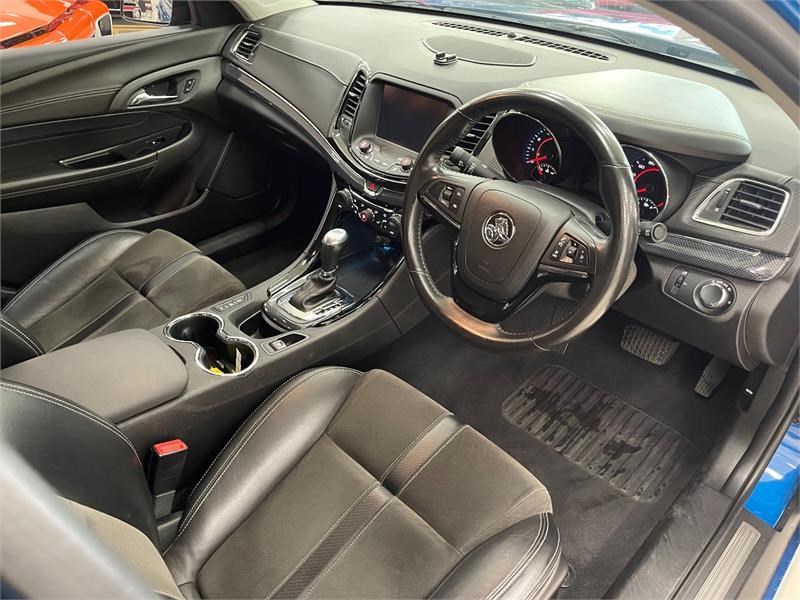 holden commodore 892589 017
