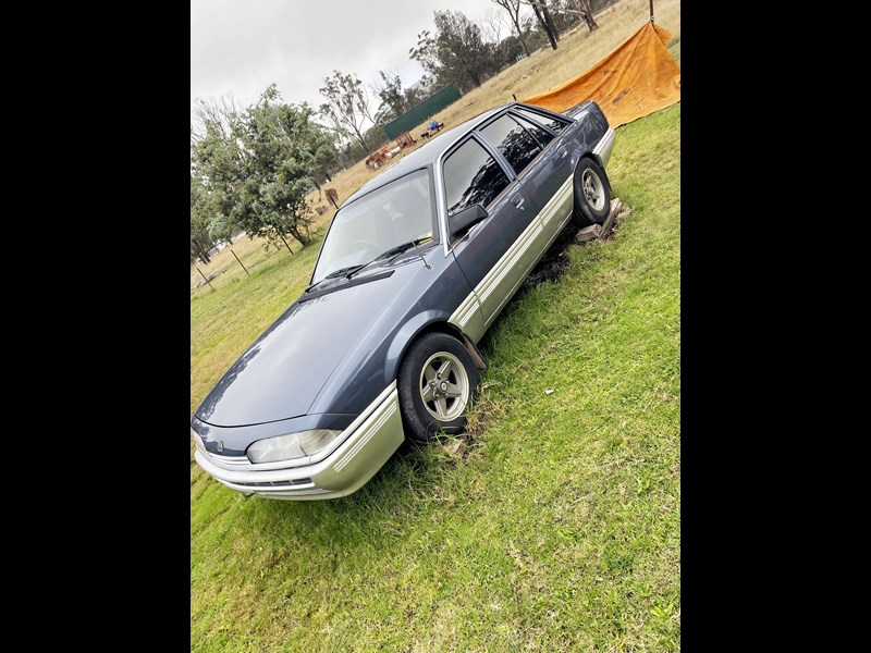 holden vl commodore 893277 003