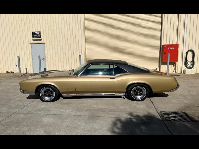 buick riviera 893845 049