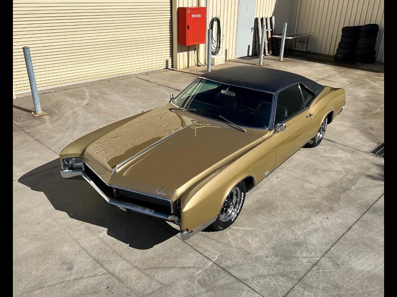buick riviera 893845 037