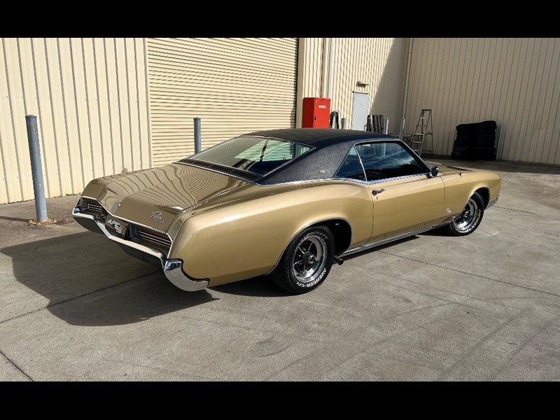 buick riviera 893845 019