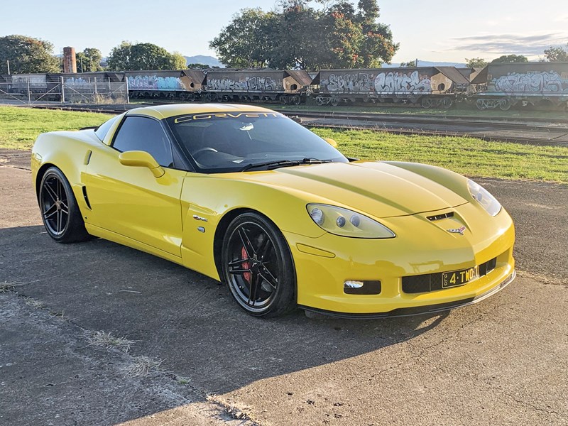 chevrolet corvette 894104 003