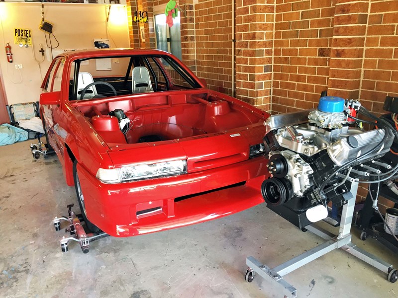 holden calais 894252 025
