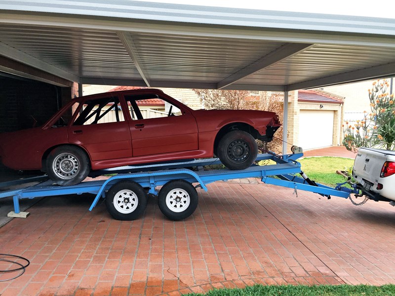 holden calais 894252 023