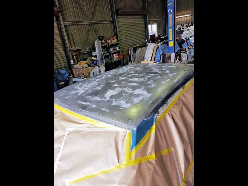 holden commodore 894319 033