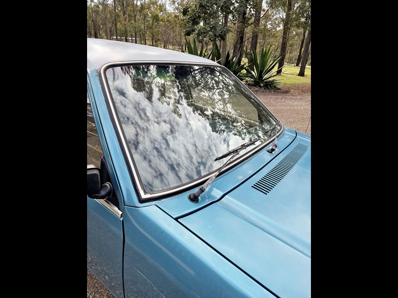holden commodore 894319 019
