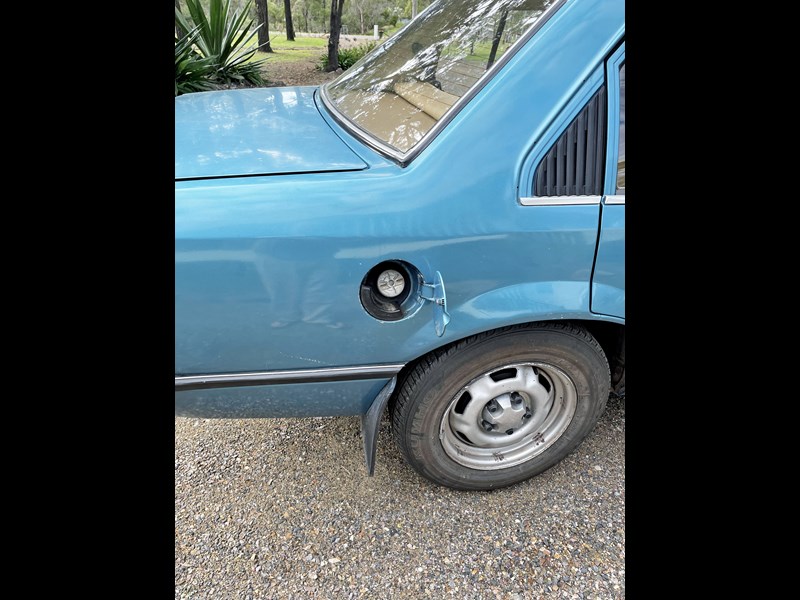 holden commodore 894319 013
