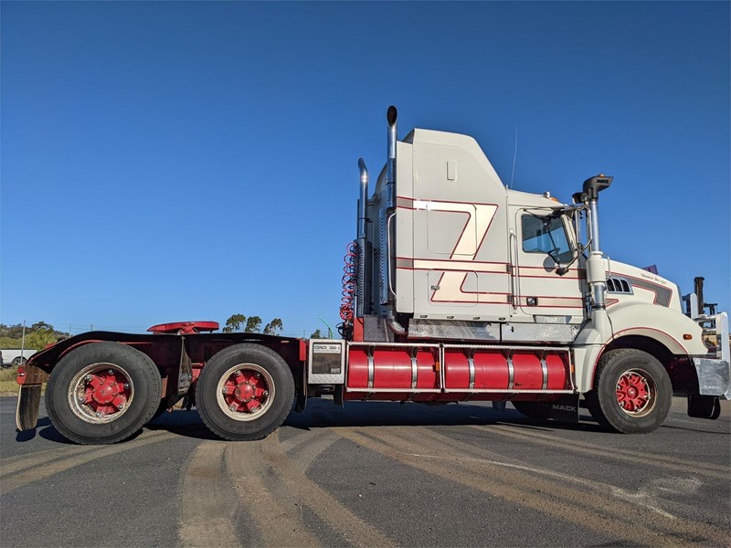mack trident 894522 007