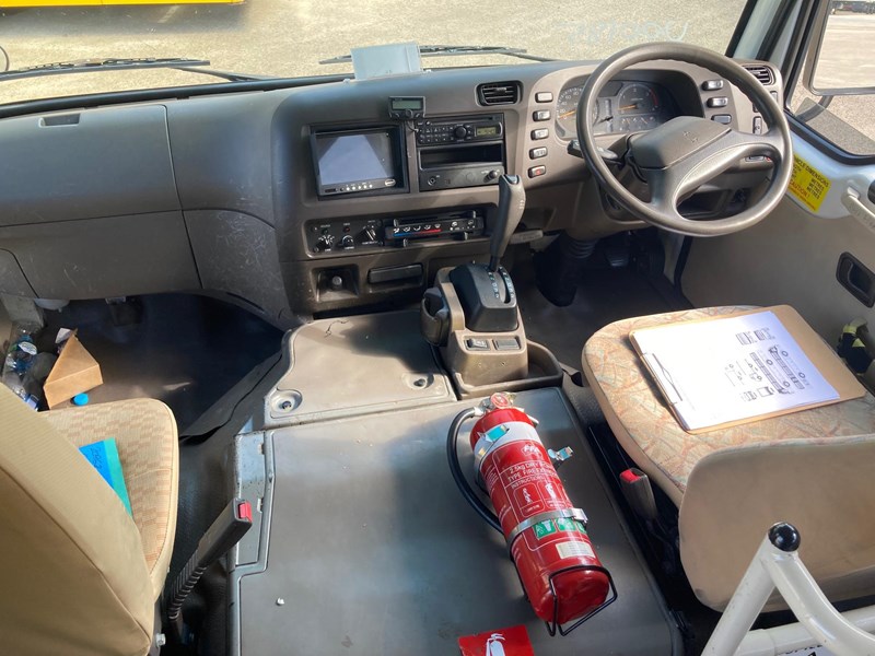 mitsubishi rosa standard- automatic.25 seats 894685 007