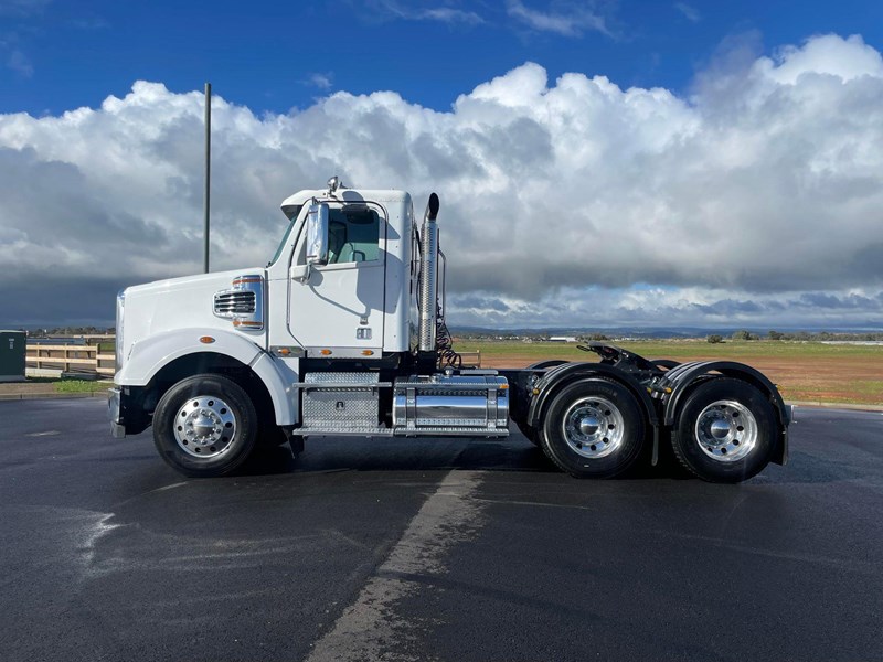 freightliner coronado 122 888965 007