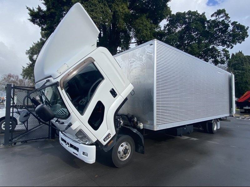 isuzu forward 895077 013