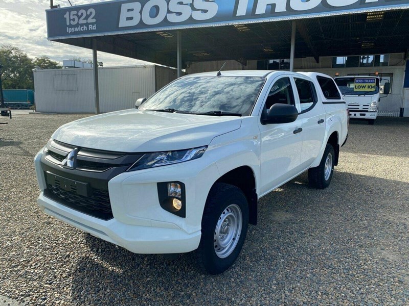 mitsubishi triton 895686 005