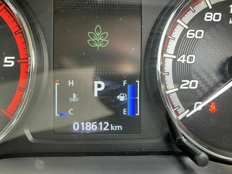 mitsubishi triton 895686 021