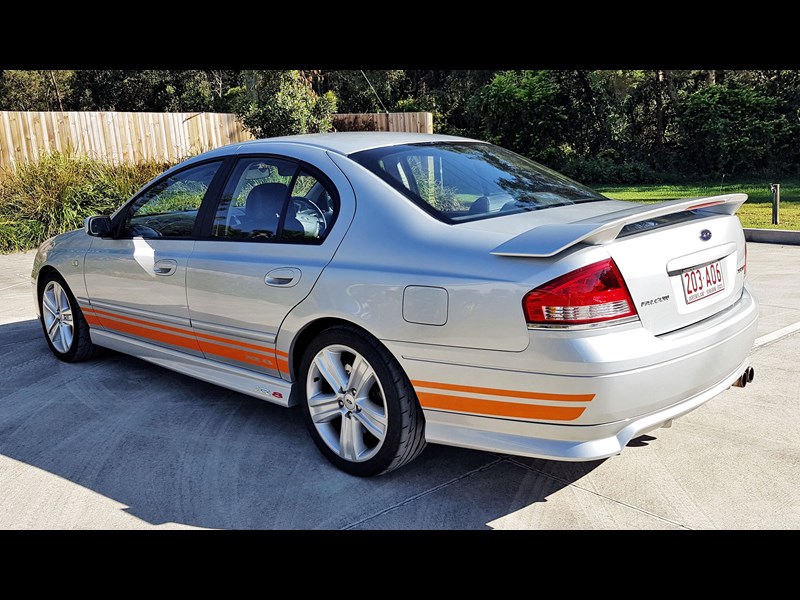 ford falcon xr8 895787 015