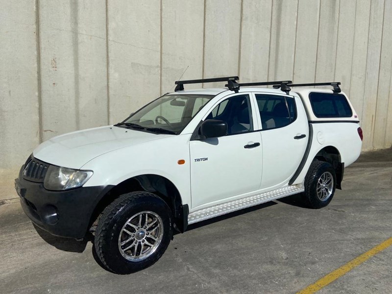 mitsubishi triton 895743 001