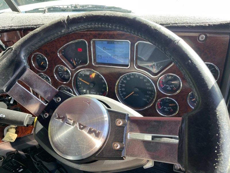 mack super-liner 895795 061