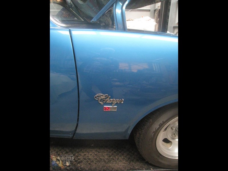 chrysler valiant 896012 069