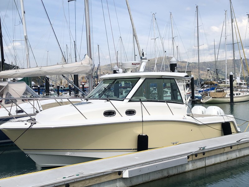 boston whaler 315 pilothouse 810918 005