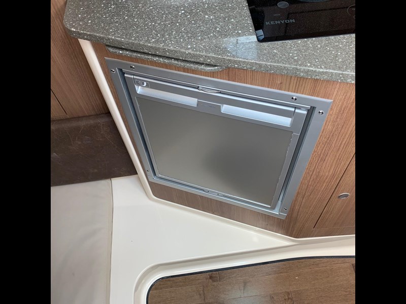 boston whaler 315 pilothouse 810918 083