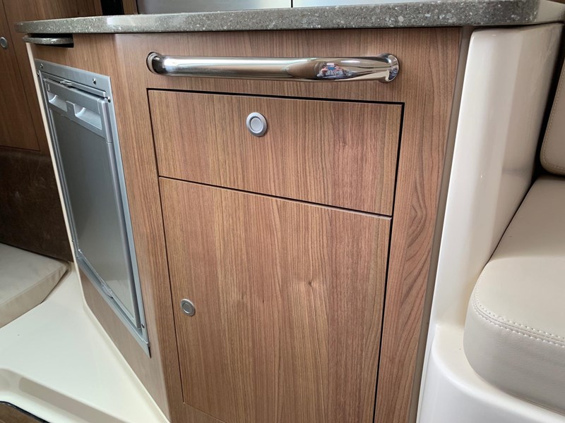boston whaler 315 pilothouse 810918 089