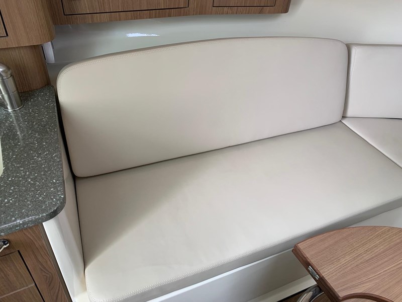 boston whaler 315 pilothouse 810918 097