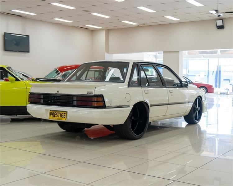 holden commodore 815600 007