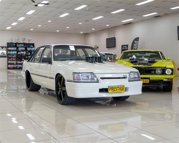 holden commodore 815600 035