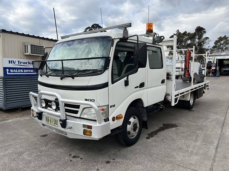 hino 300 series - 816 crew 896938 001