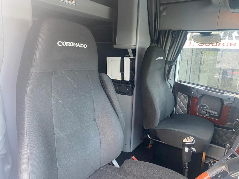 freightliner coronado 894486 045