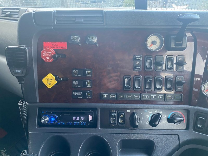 freightliner coronado 894486 029