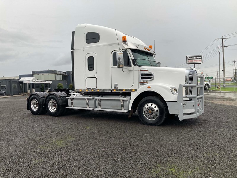 freightliner coronado 892939 021